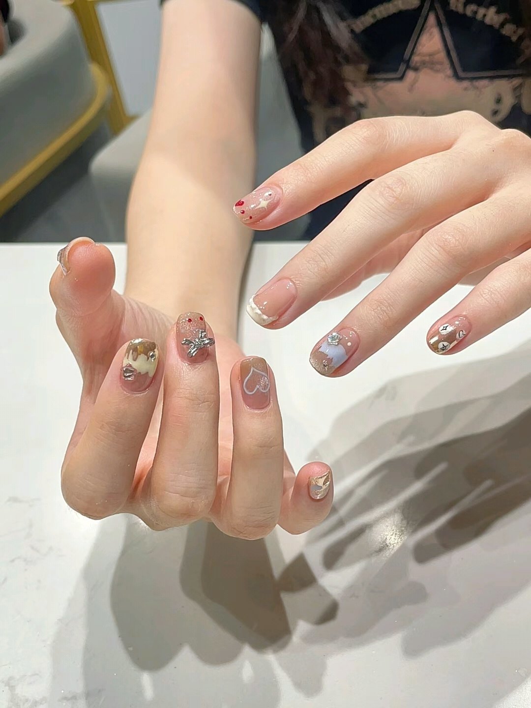 夏日最新时尚美甲图片,潮流微观展现的魅力风采