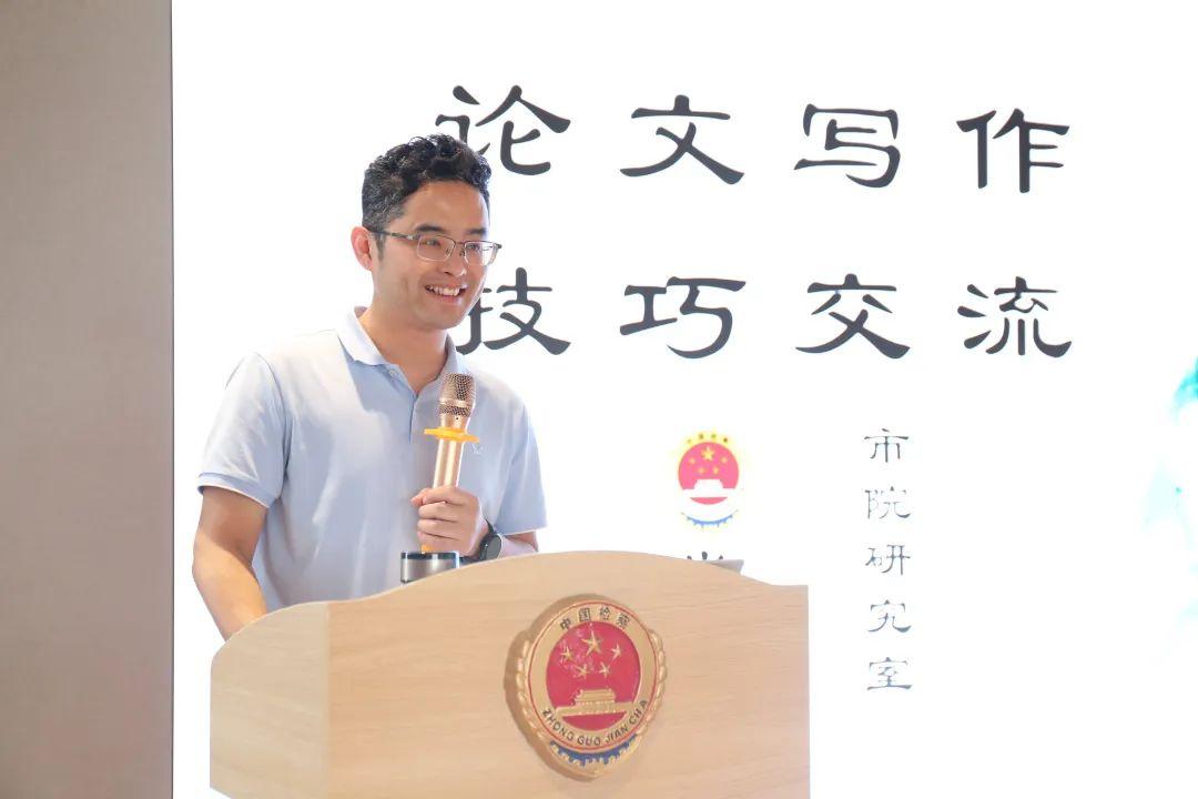 法学专业论文选题最新趋势探讨,研究动向与热点分析
