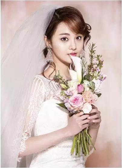 郑爽张翰重逢合照，火花重燃粉丝心弦